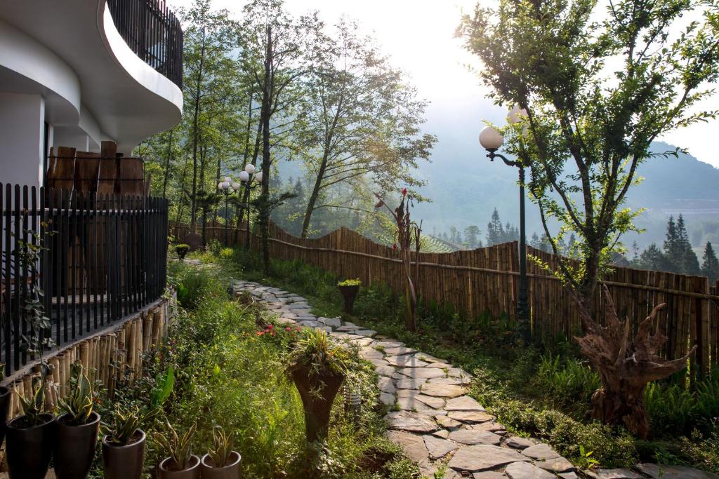 Deluxe Double or Twin Room with Garden View