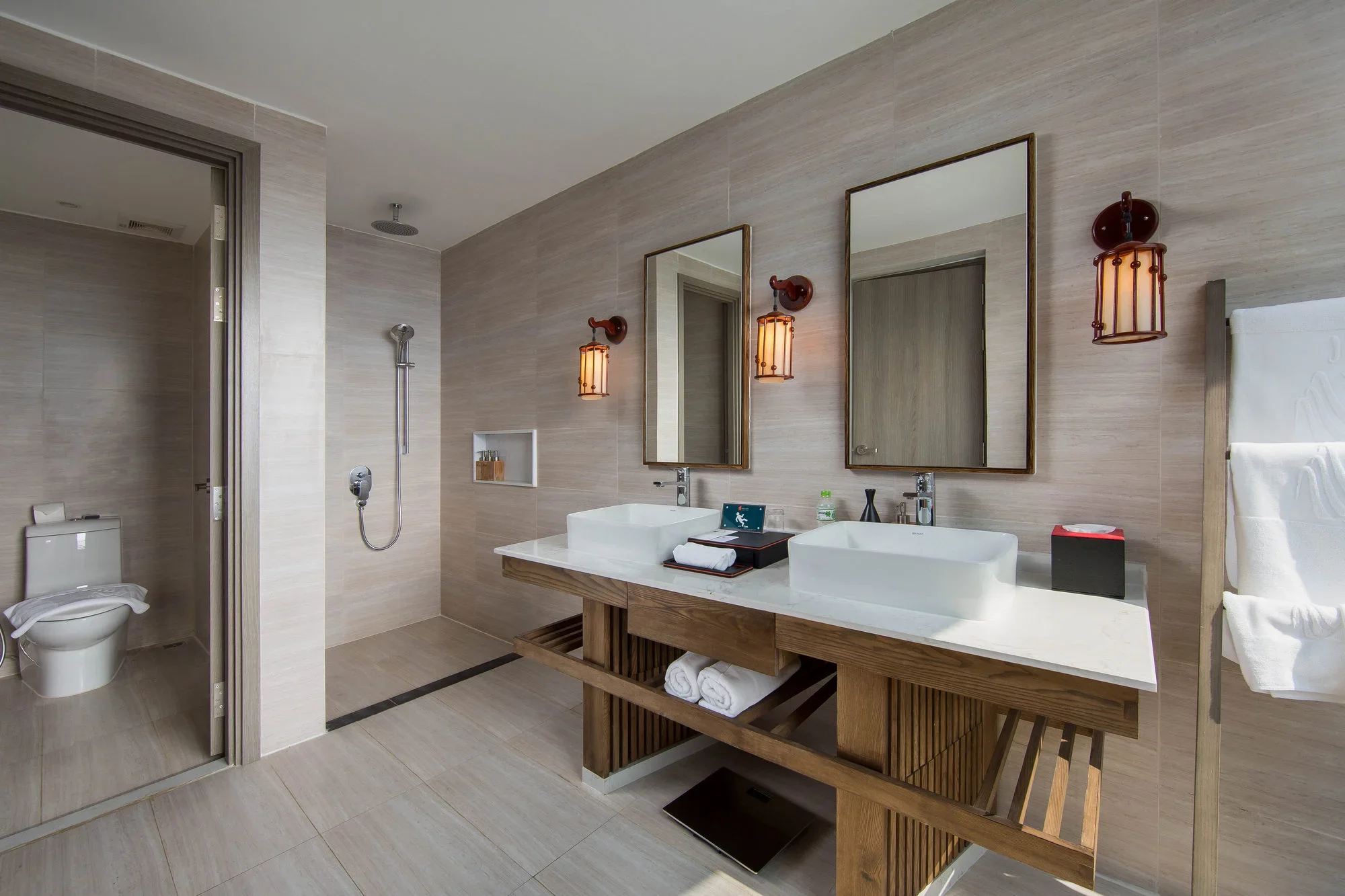 Red Dao Suite