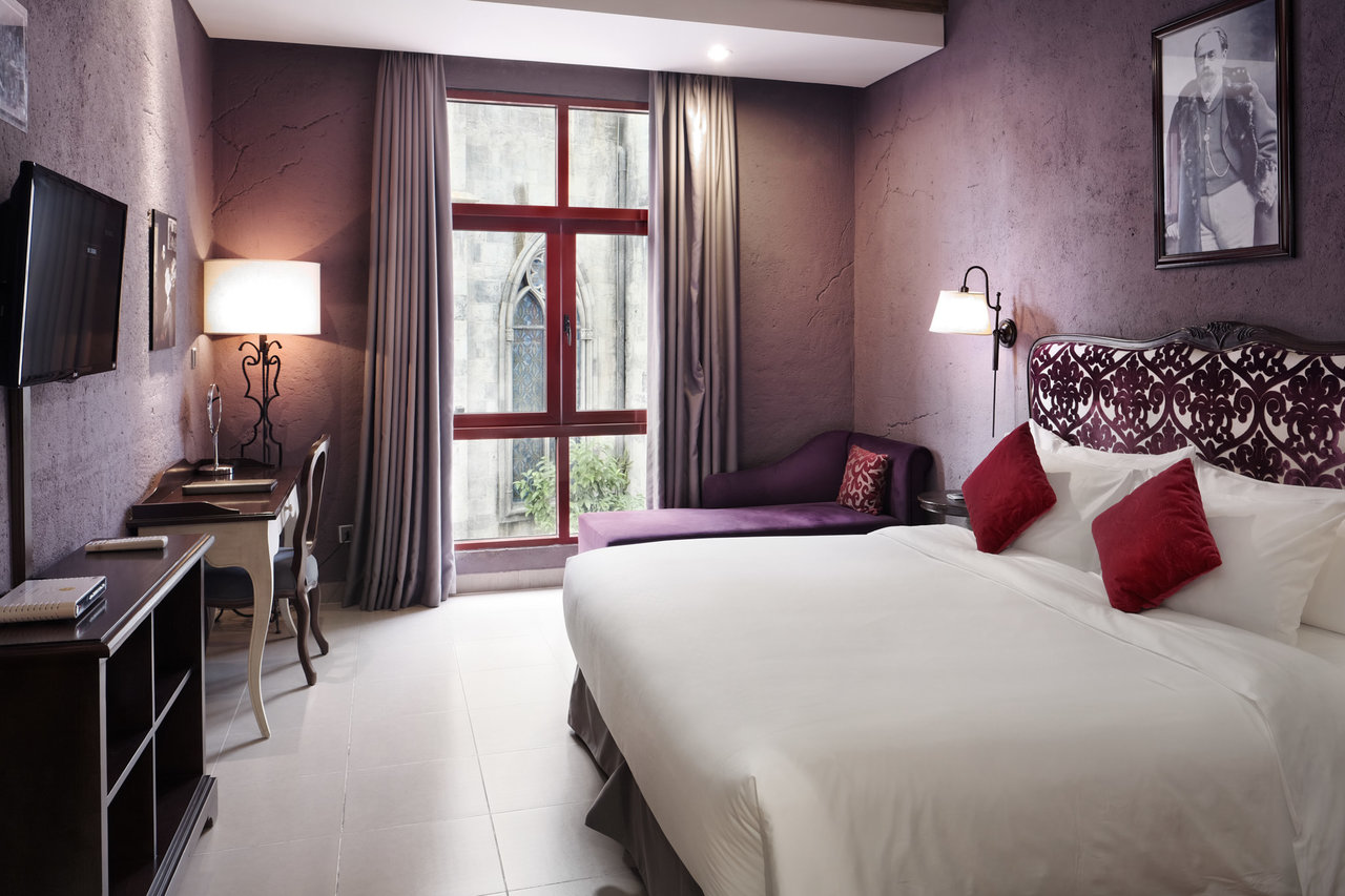 Deluxe Room (1Double/2Twin)