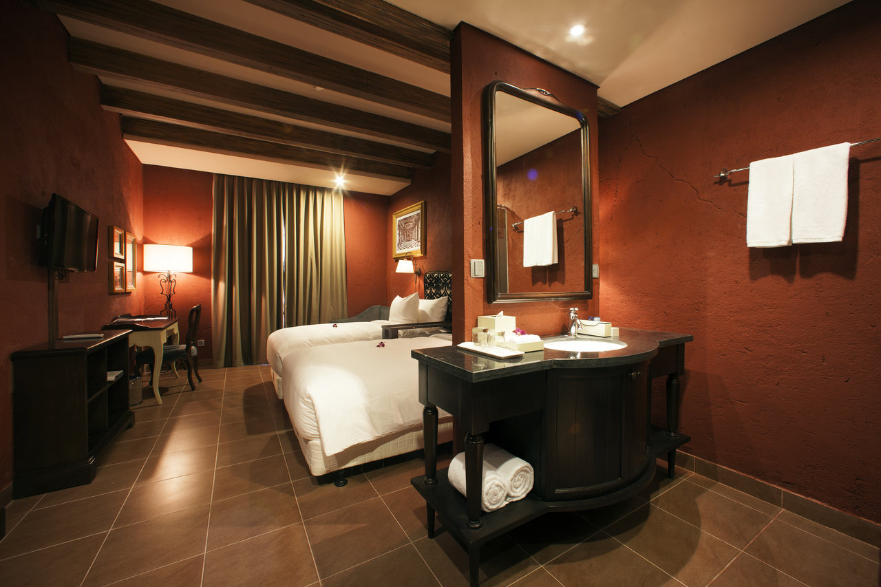 Deluxe Room (1Double/2Twin)