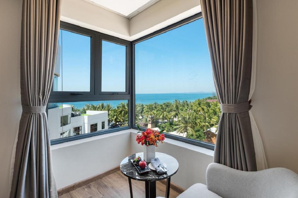 DELUXE OCEAN VIEW