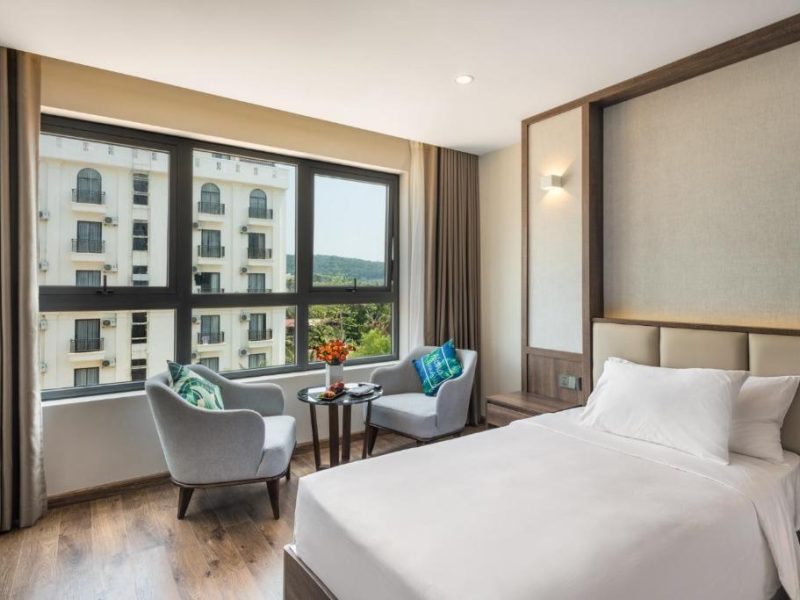 DELUXE ROOM
