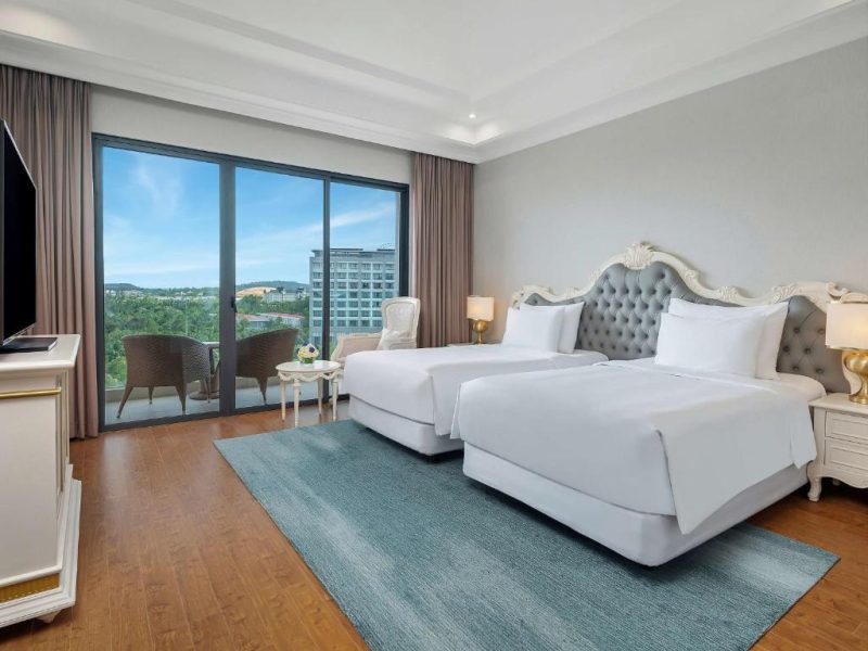 Deluxe Room Mountain View