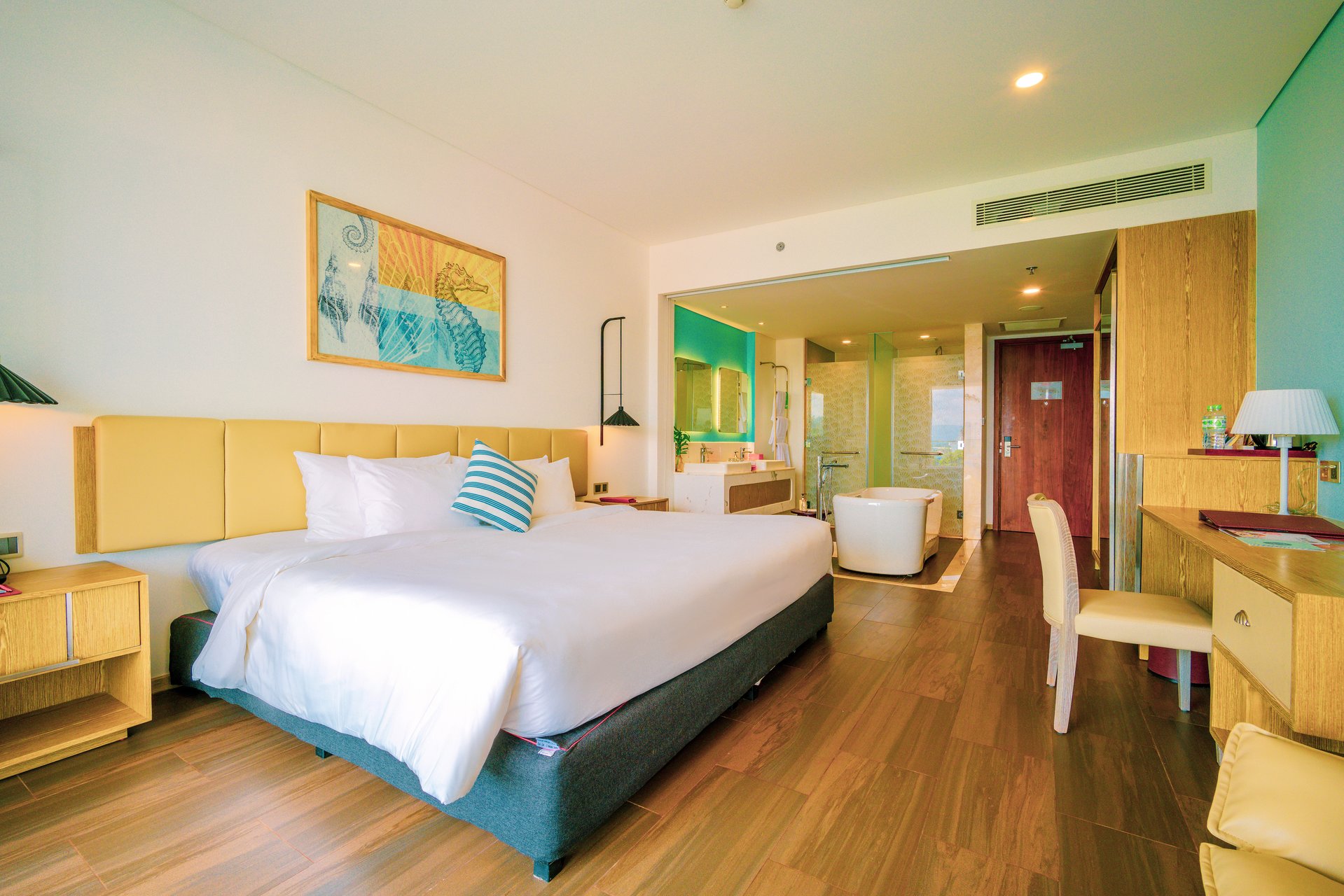 Premium Hướng Phố (Premium City View)