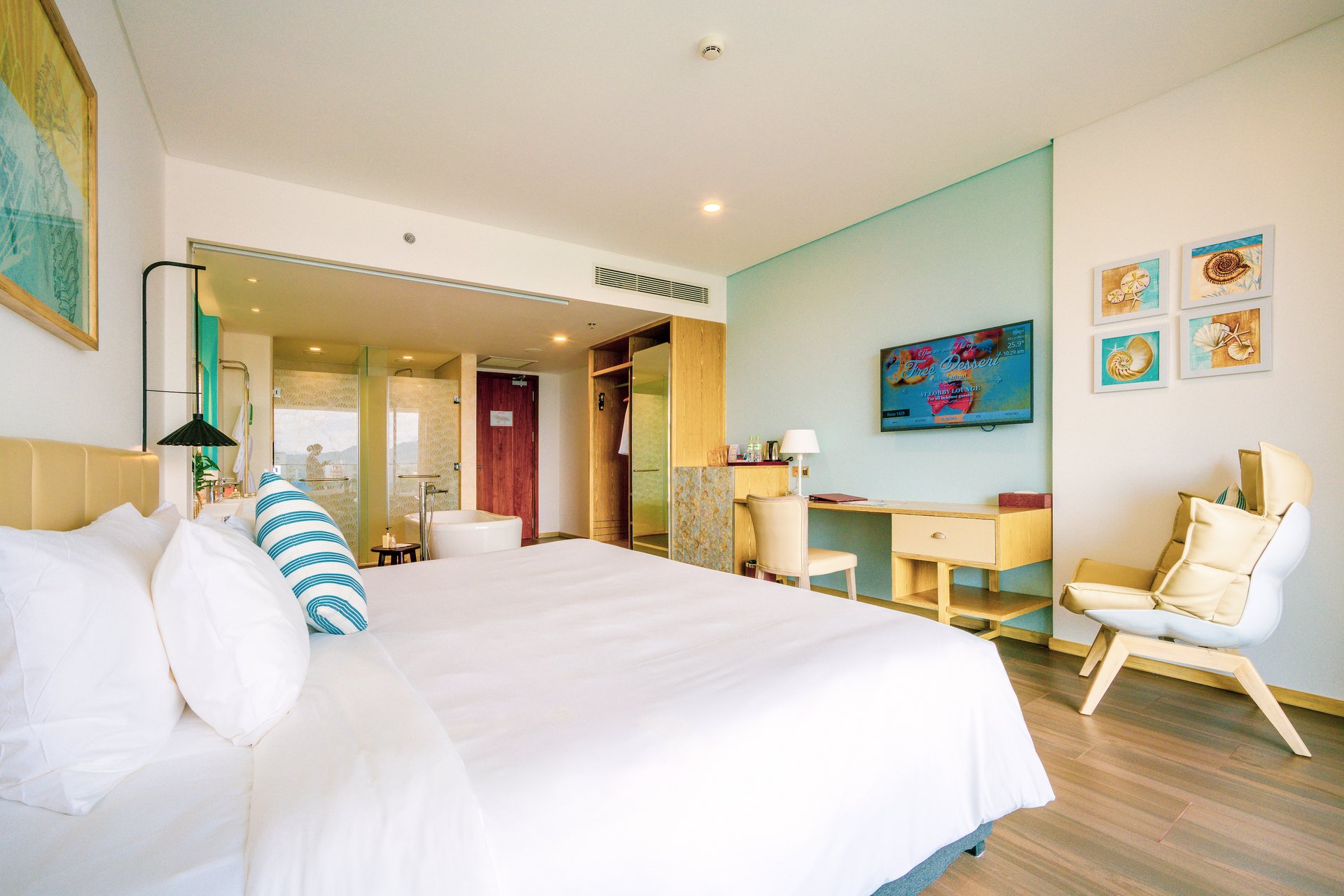 Premium Hướng Phố (Premium City View)