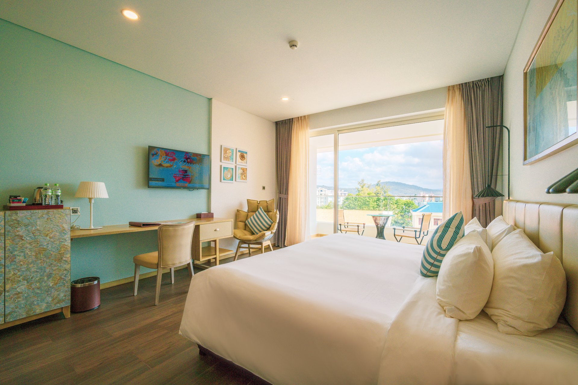 Premium Hướng Phố (Premium City View)