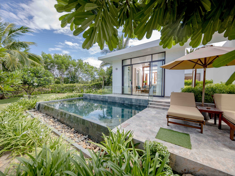 Beachfront Pool Villa