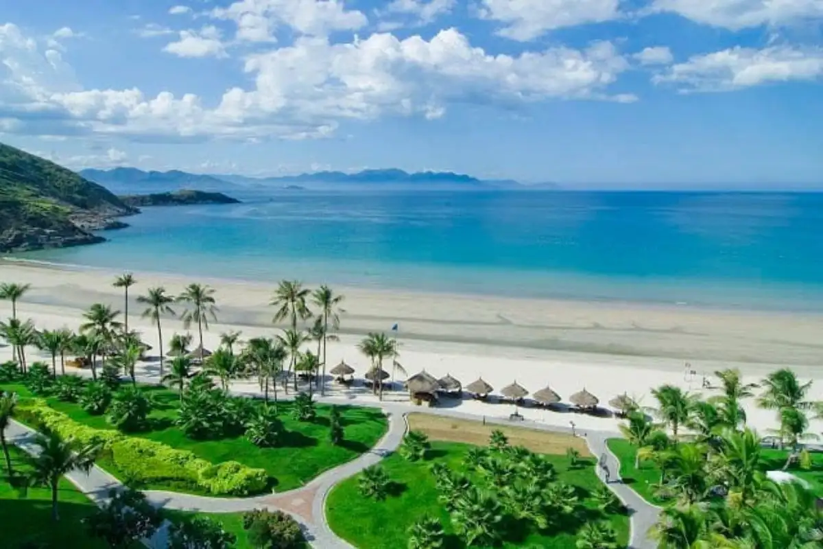 Bãi biển Nhật Lệ