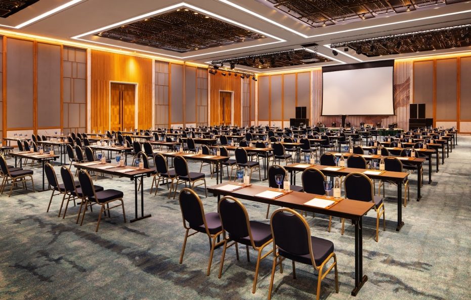 Mövenpick Resort Cam Ranh Trọn gói 3 bữa + Vui chơi công viên nước + Thoải mái thưởng thức socola (Fullboard)