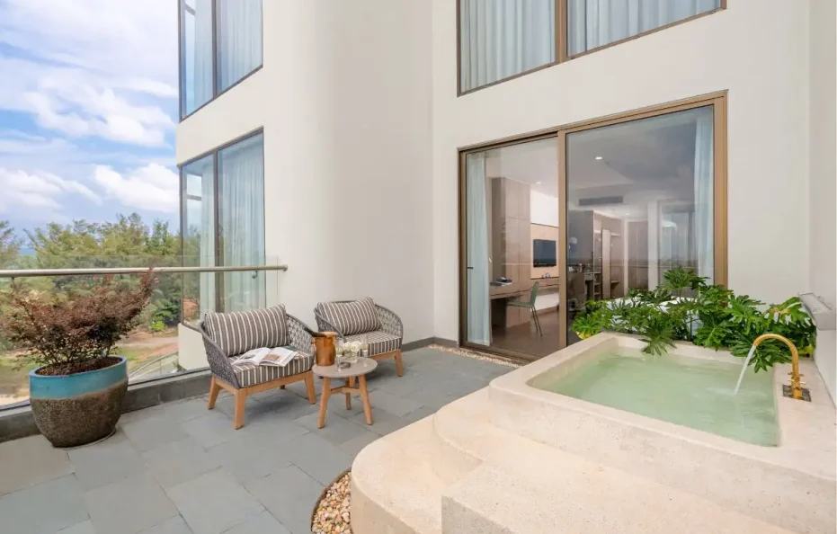 Luxury Balcony Ocean View