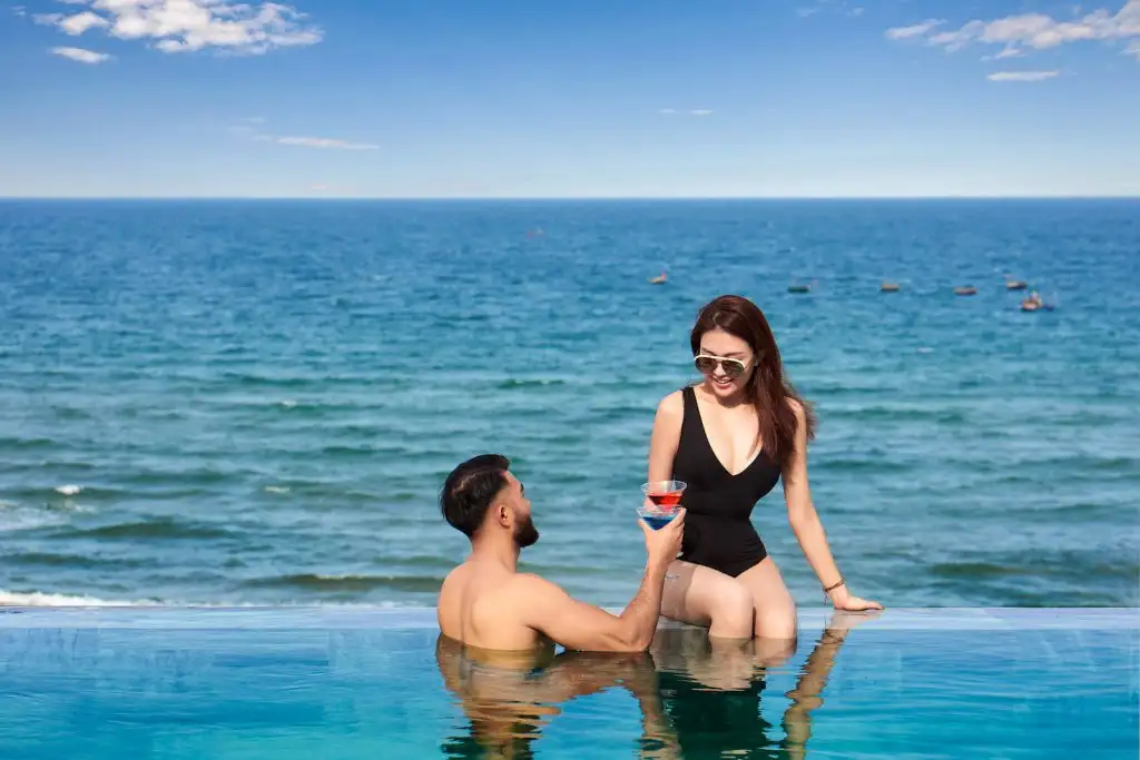 Hồ bơi ngoài trời M Hotel