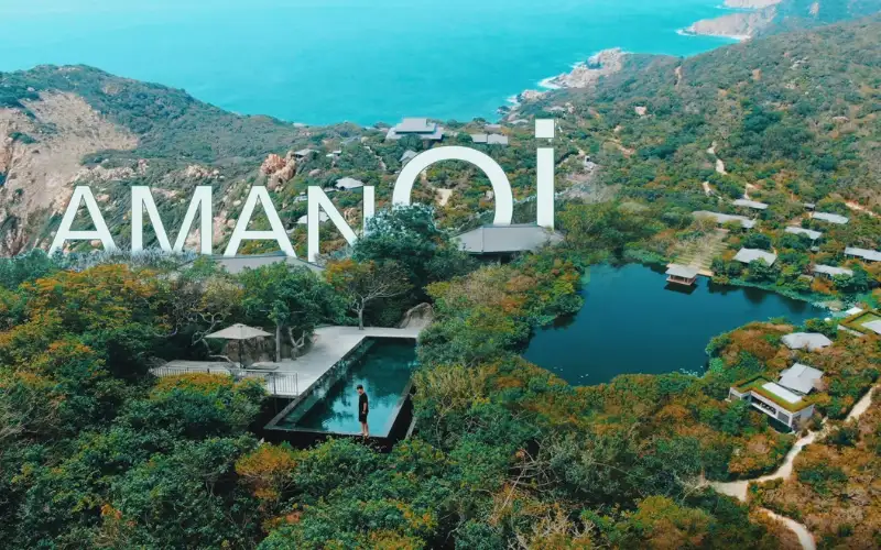 Ninh Thuận lại có một khu nghỉ đẳng cấp 6 sao là Amanoi thuộc khu vực vịnh Vĩnh Hy