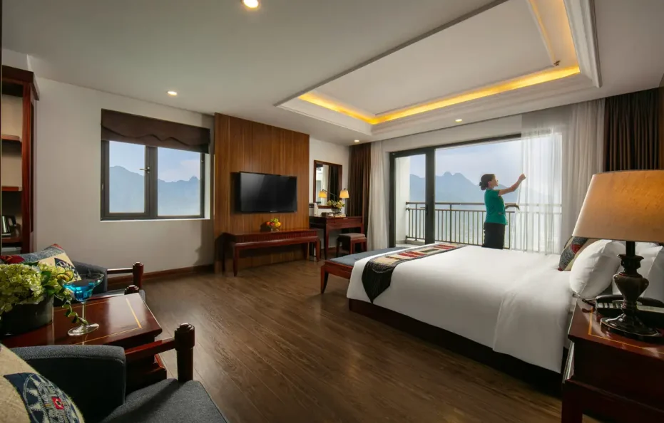 Family Connecting Mountain View, Balcony