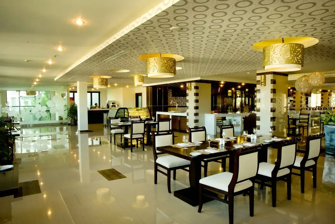 Nhà hàng Á-Âu với các món ăn đa dạng