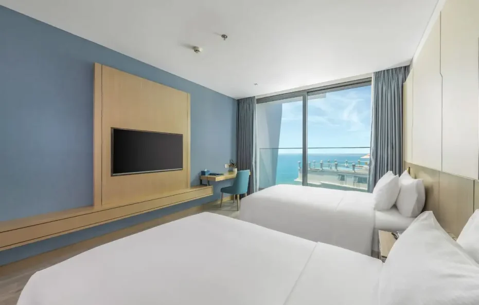Premier Deluxe Partial Sea View