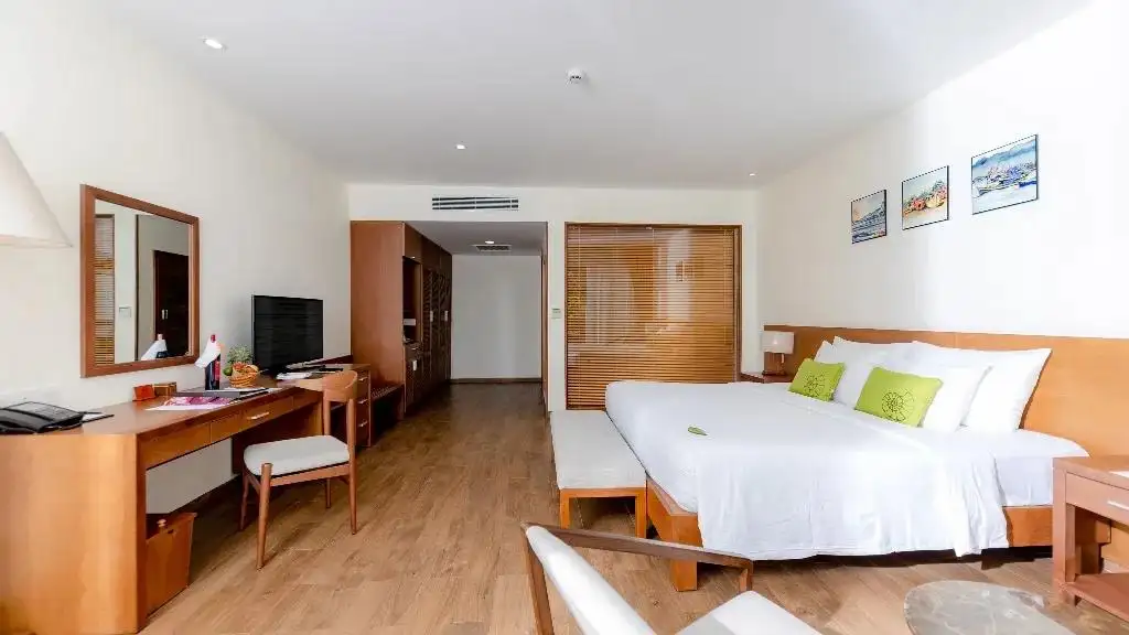 Senior Deluxe | Ăn Sáng + Vui chơi công viên nước