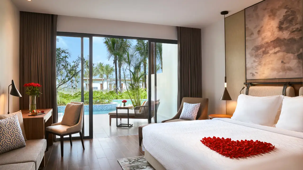 Superior King With Direct Pool Access | Khu Khách Sạn