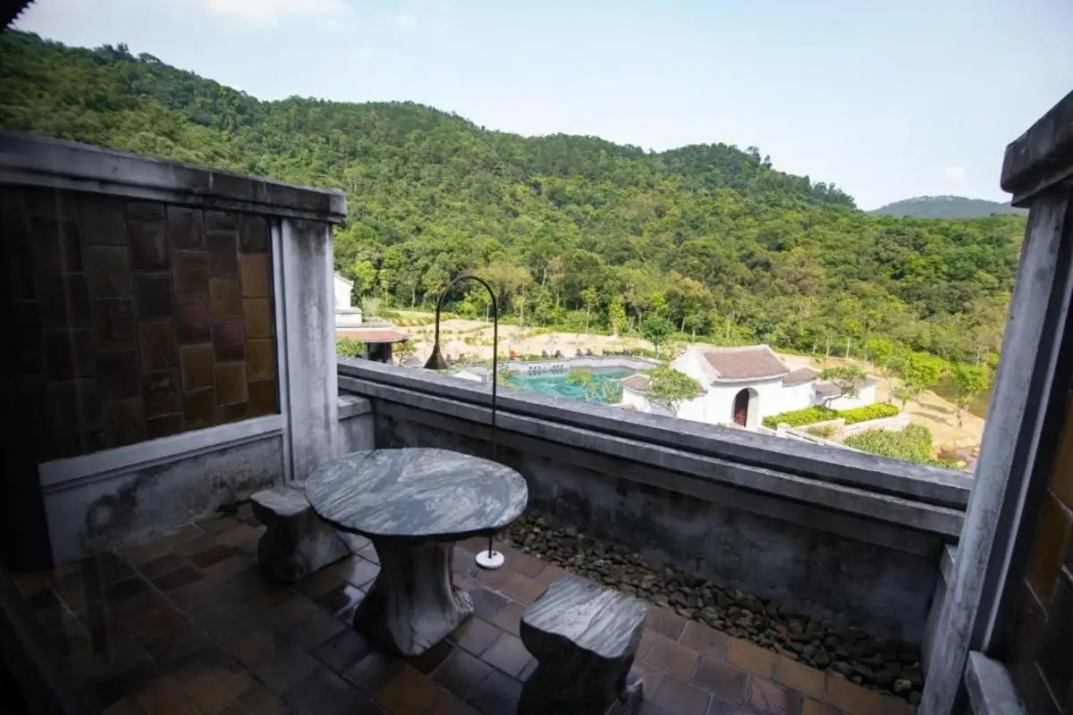 Deluxe Pool View