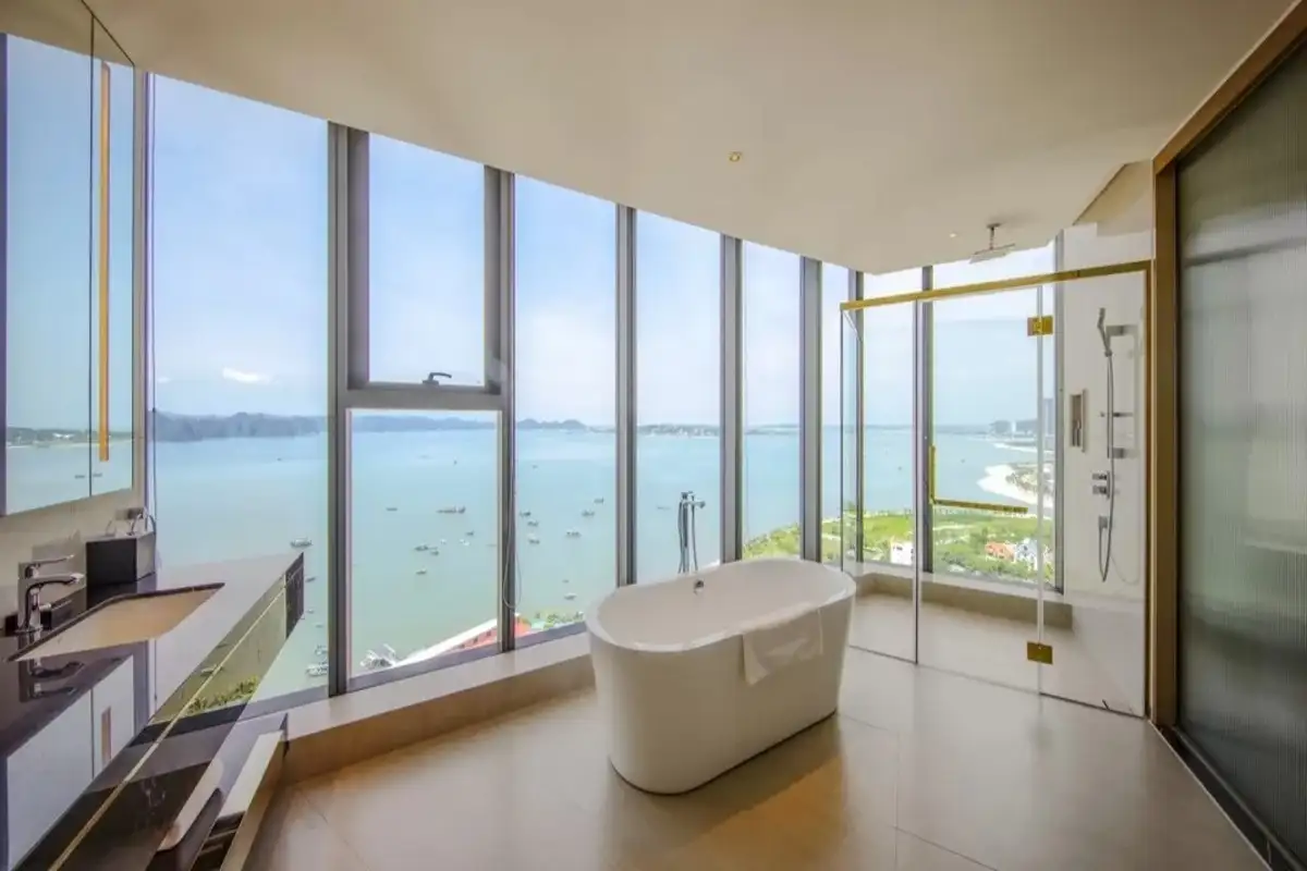 Family Room – Bay View