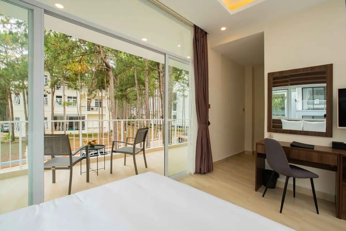 Premium Deluxe 2 Queen Garden View