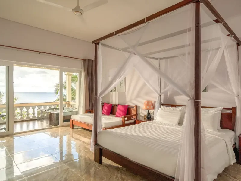 Ocean Front Villa with Bathtub
