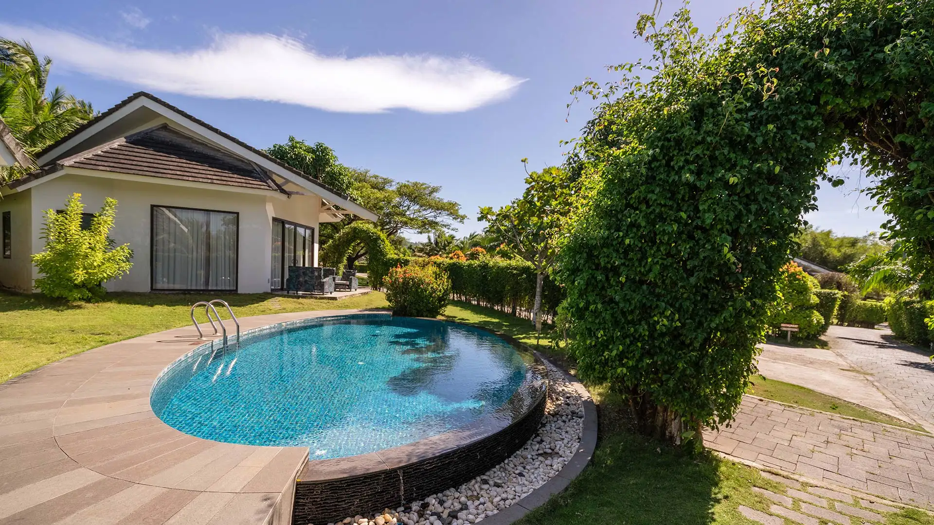 Luxury Villa Poolside
