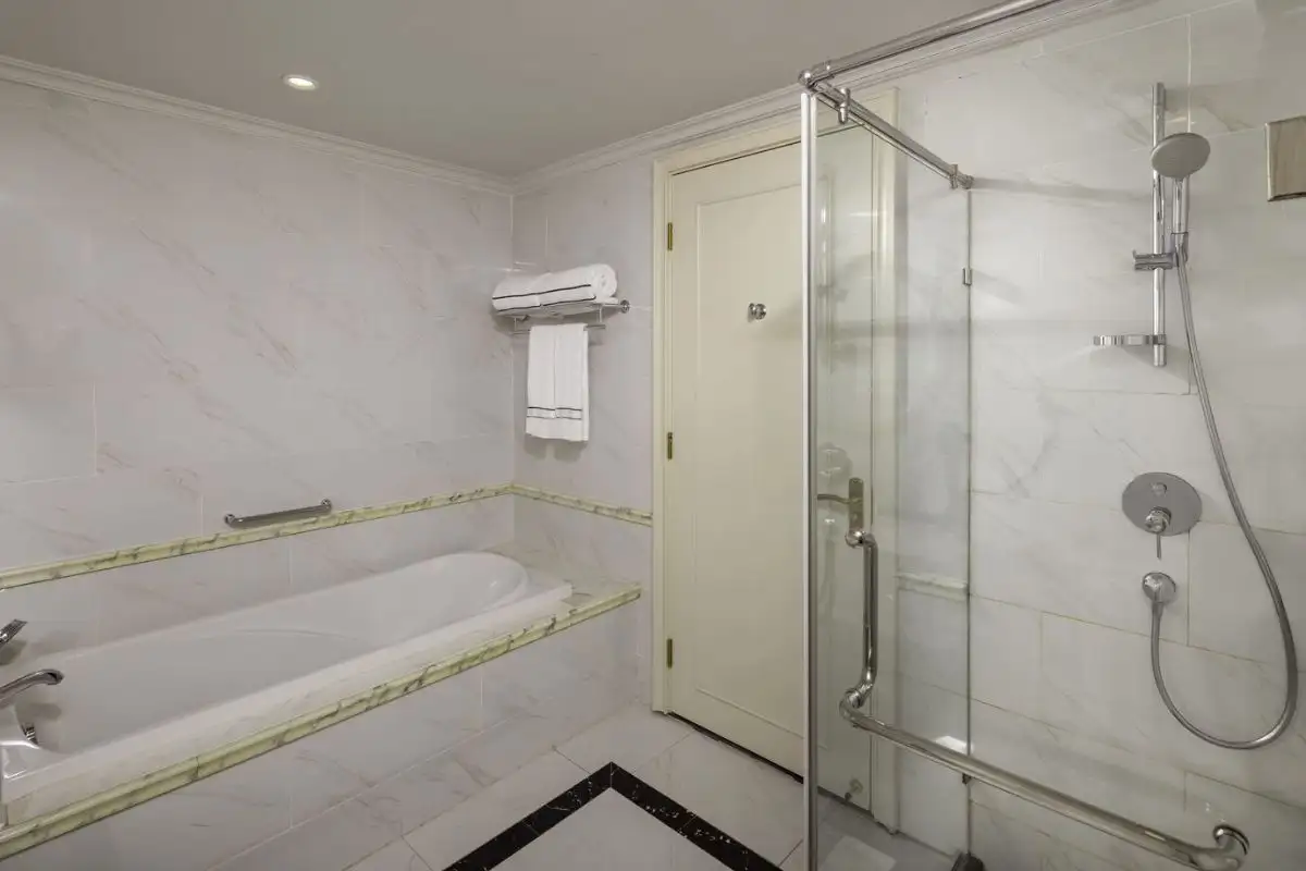 Phòng Deluxe Hướng Hồ