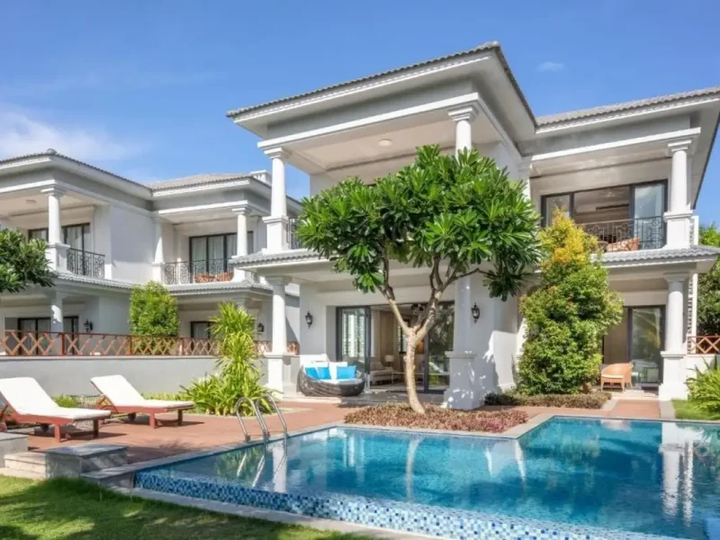 4-Bedroom Villa with Private Pool (Lake View)