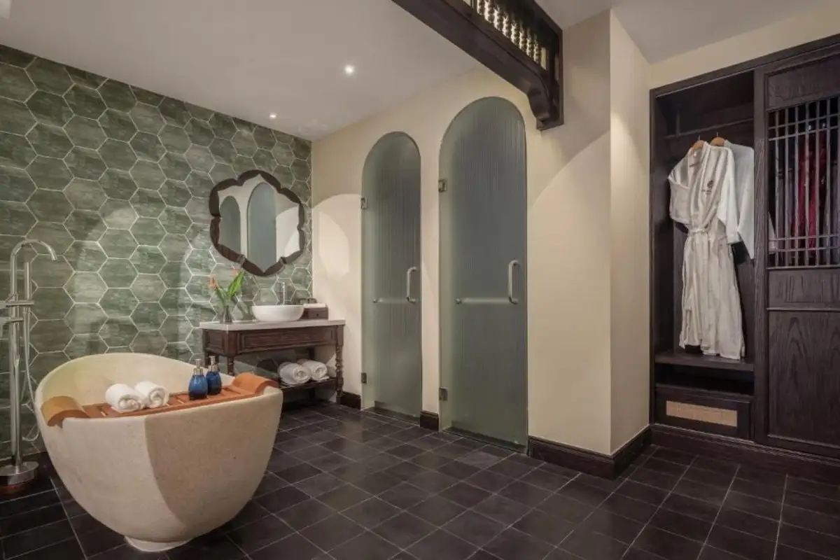 Signature Faifo Room