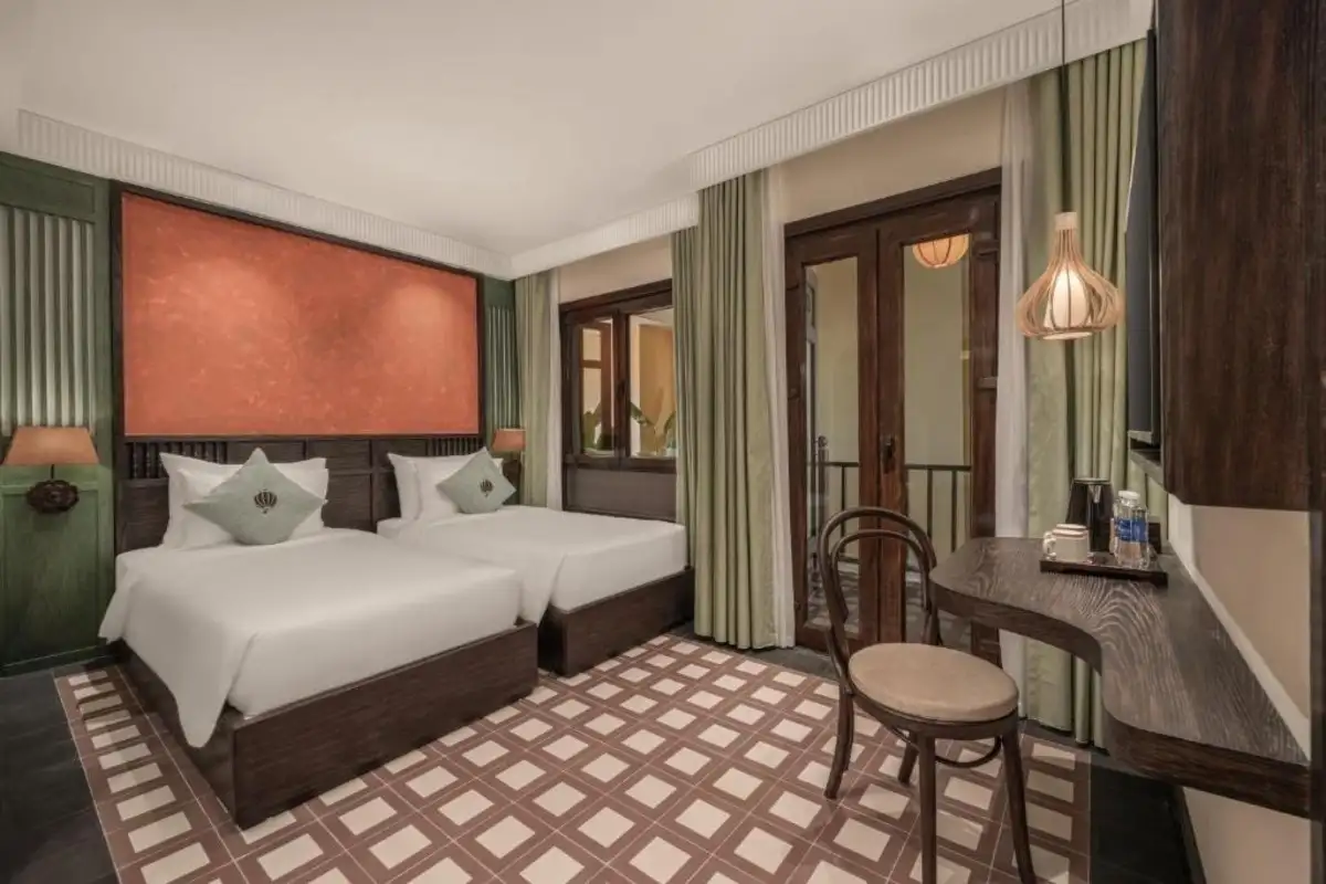 Signature Lantern Room