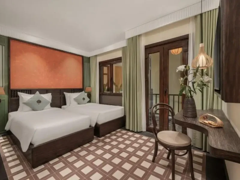 Signature Lantern Room