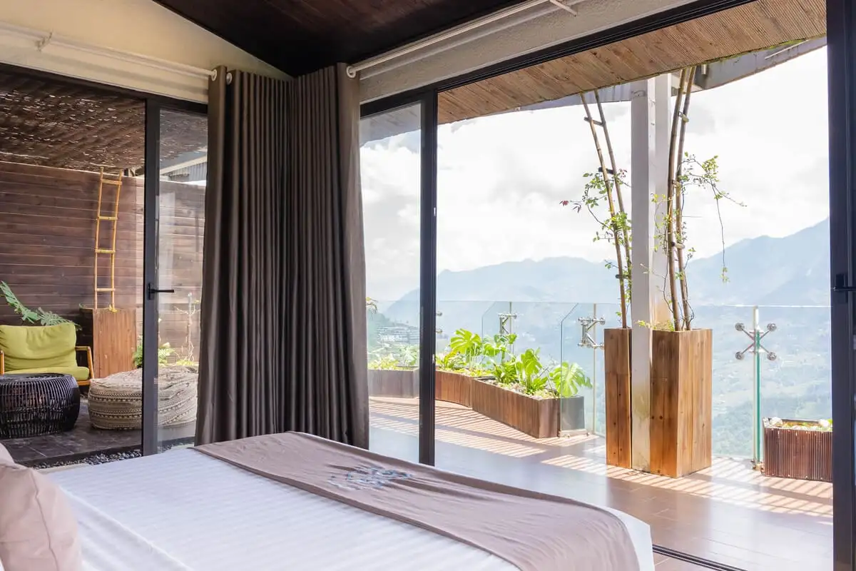 Bungalow Mountain Panorama