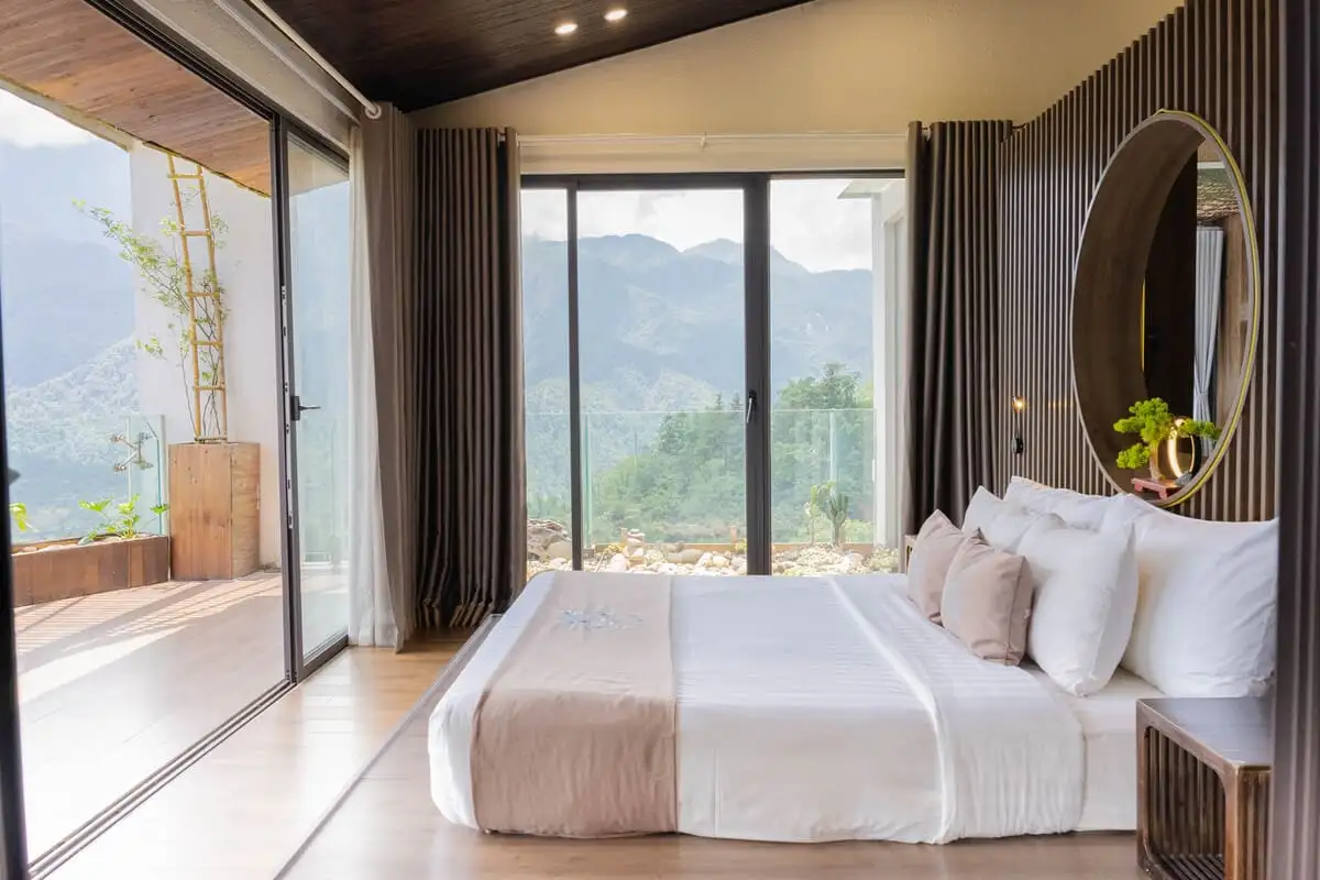 Bungalow Mountain Panorama