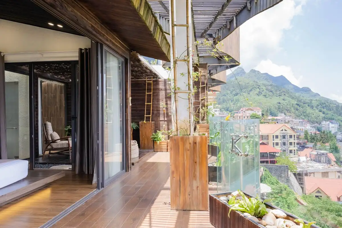 Bungalow Mountain Panorama