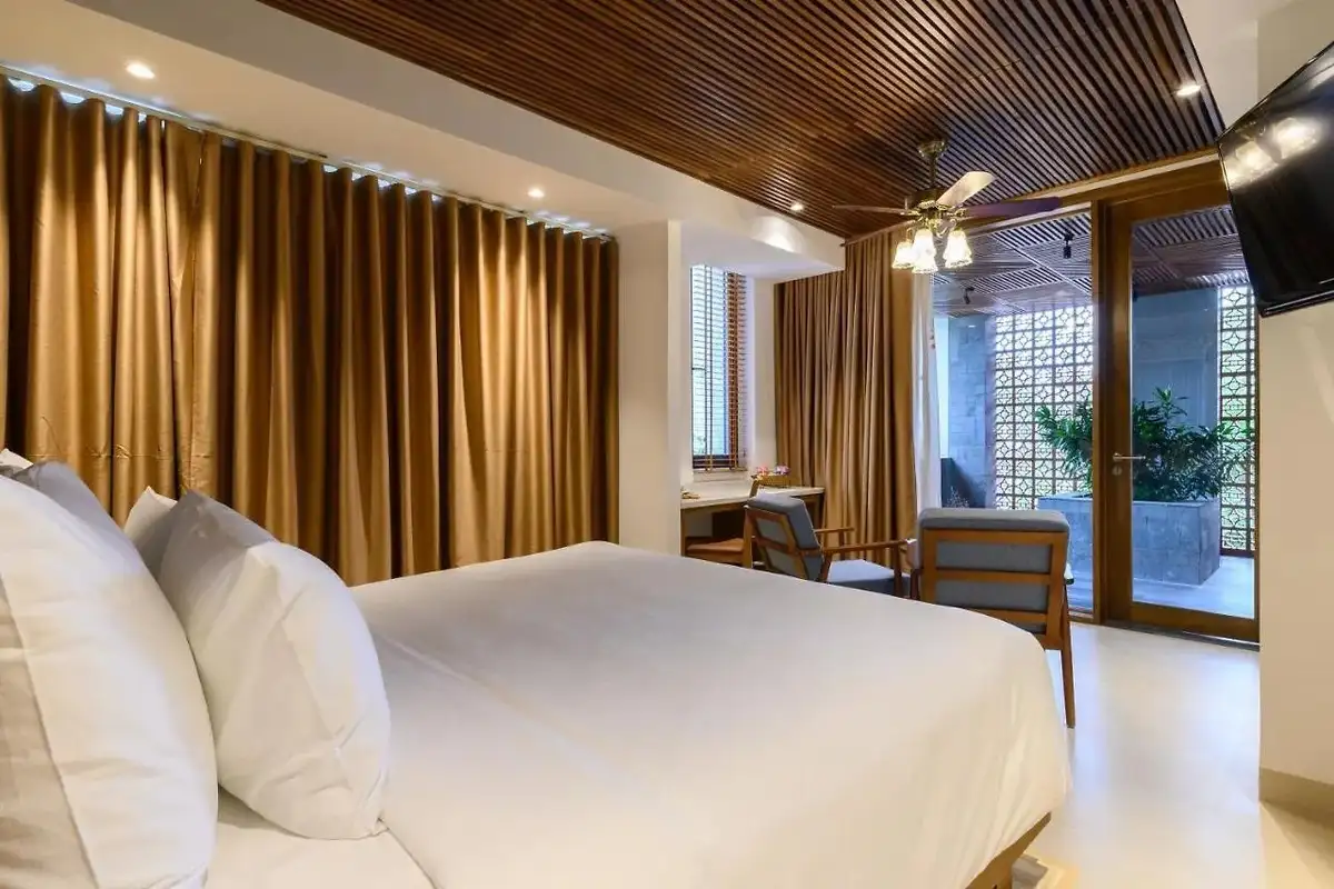 Hình ảnh minh họa: Deluxe Studio Room With Balcony, Garden View And City View