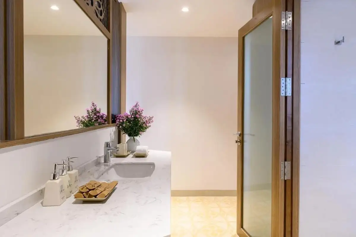 Hình ảnh minh họa: Deluxe Studio Room With Balcony, Garden View And City View
