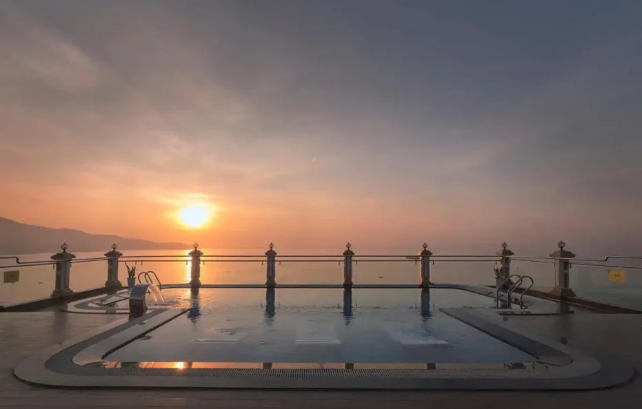 7 Seven Sea Hotel