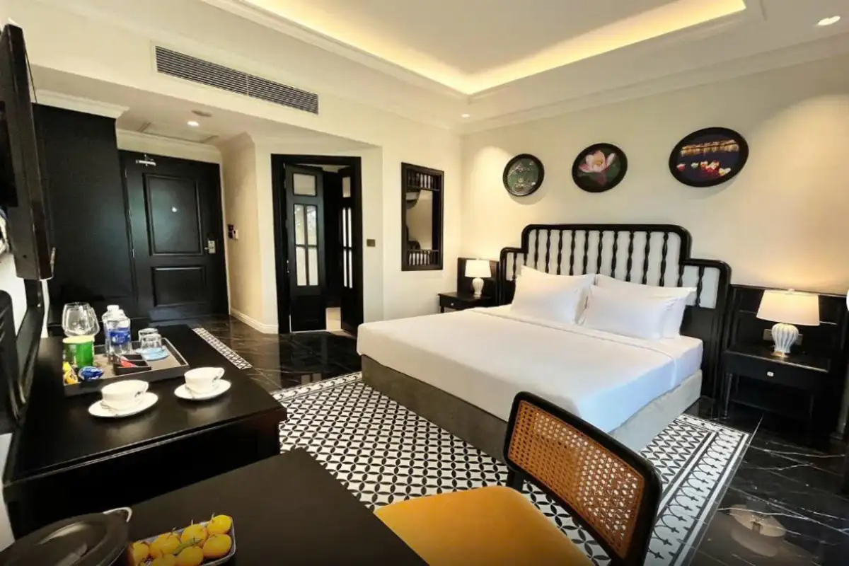 Hình ảnh minh họa: Premier Twin Double Partial/backside View With Balcony
