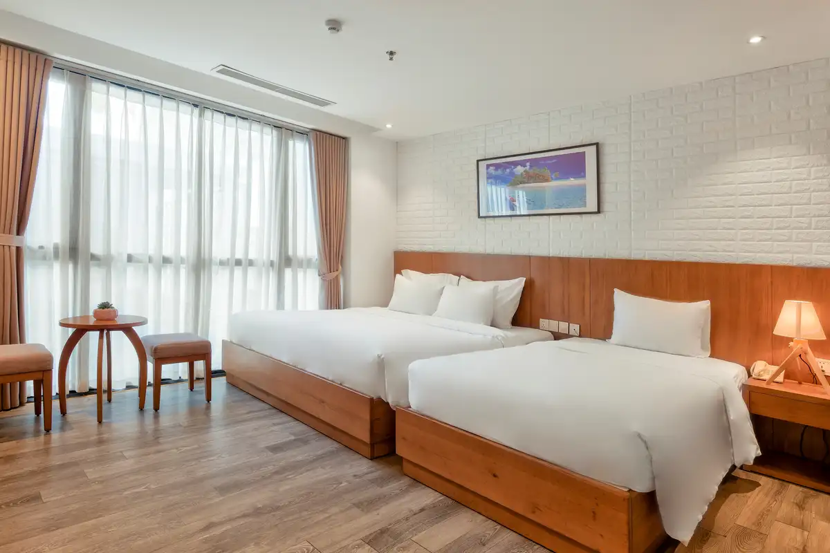 Hình ảnh minh họa: Deluxe Window Triple