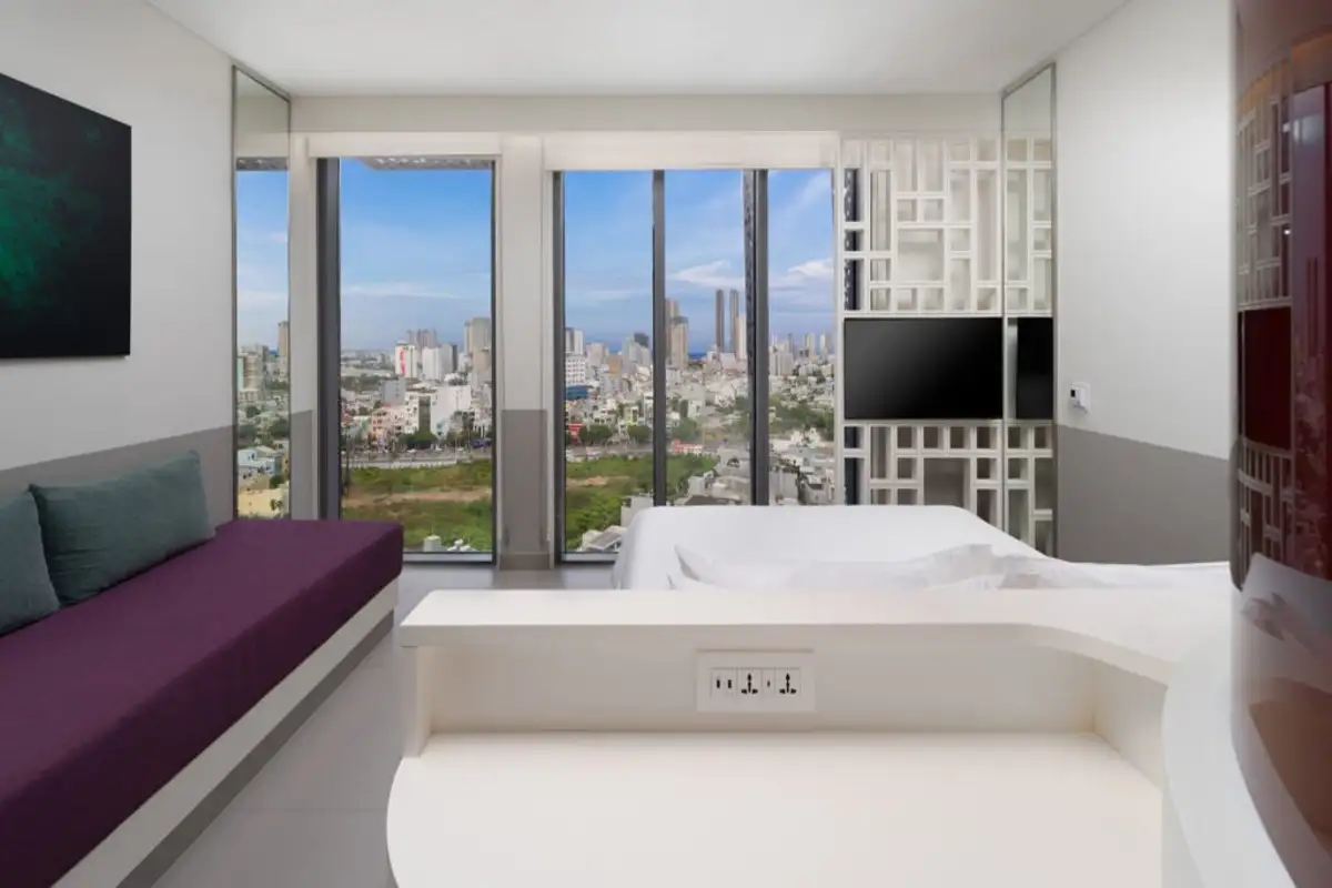 Hình ảnh minh họa: Wink Luxe King + Twin City View