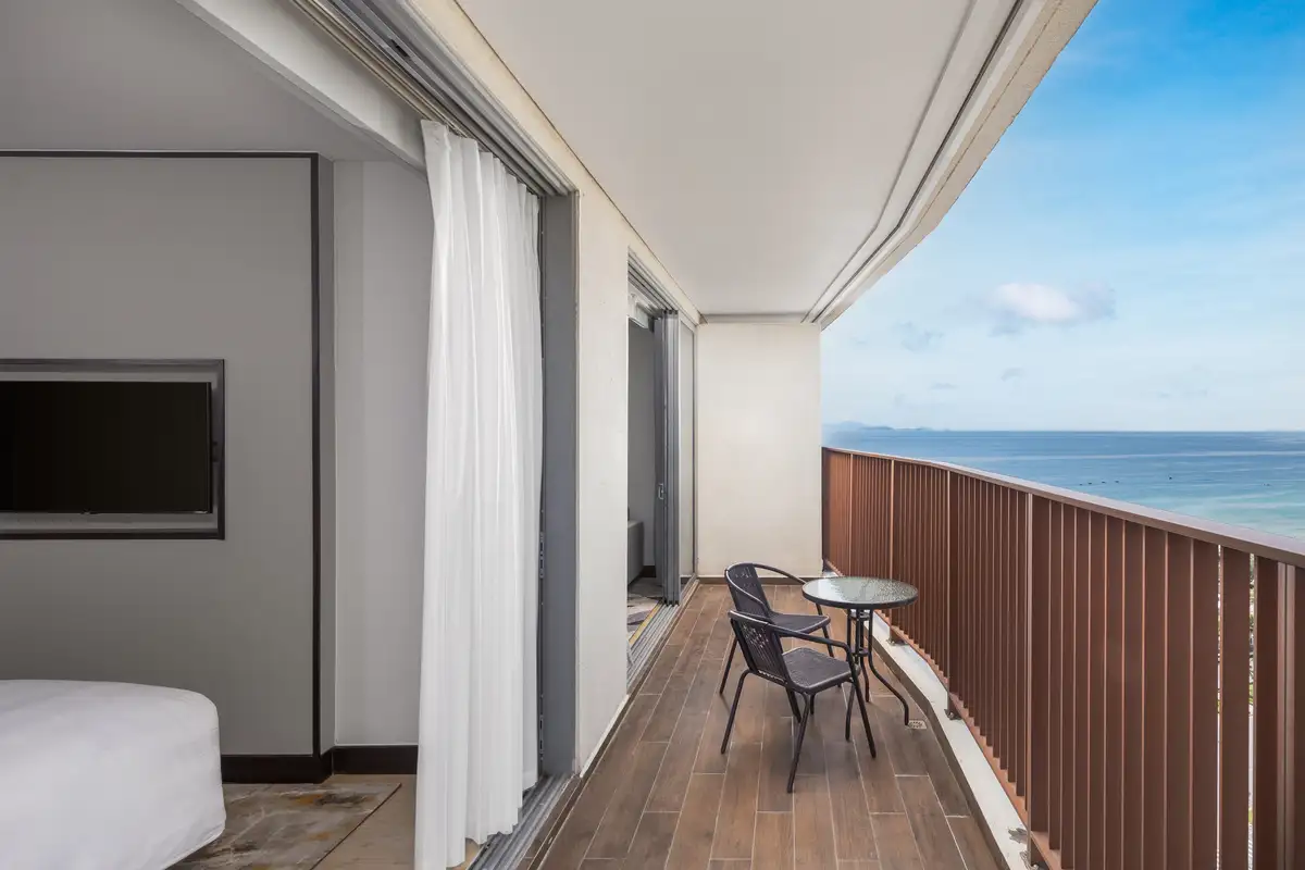 Hình ảnh minh họa: 1 Bed-room Family Suite, Partial Ocean View