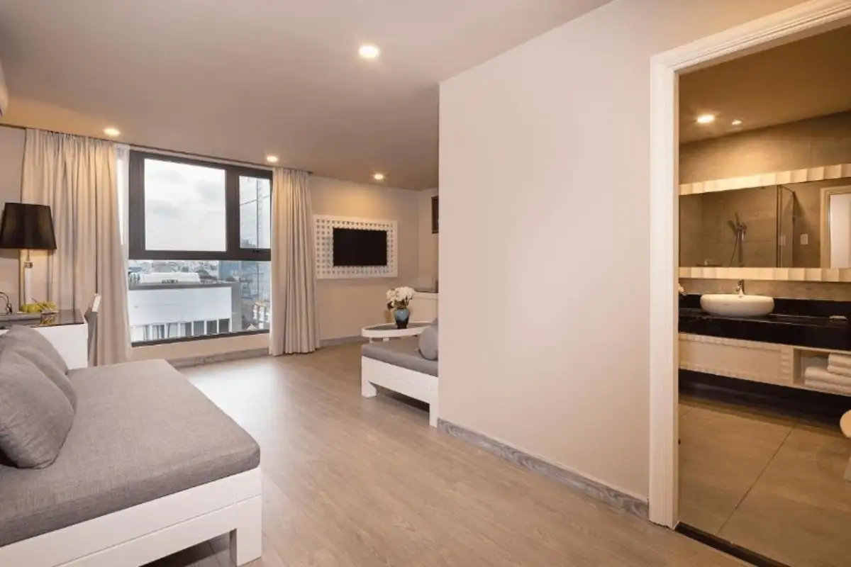 Hình ảnh minh họa: Family Suite (01 King Bed, 02 Sofa)