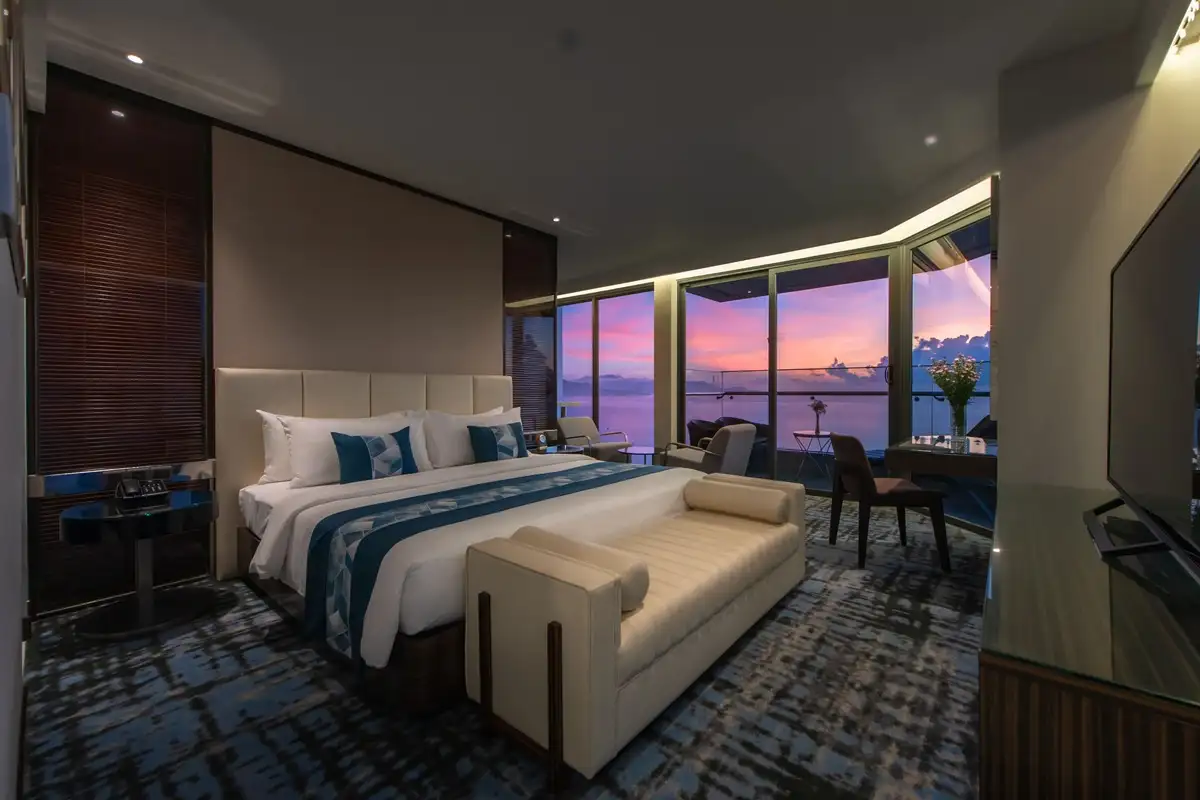 Hình ảnh minh họa: Queen Ann Suite Ocean View Balcony