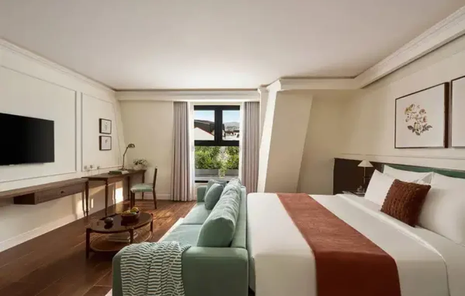 Premier City view with bathtub