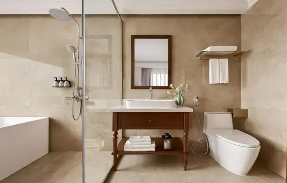 Premier City view with bathtub