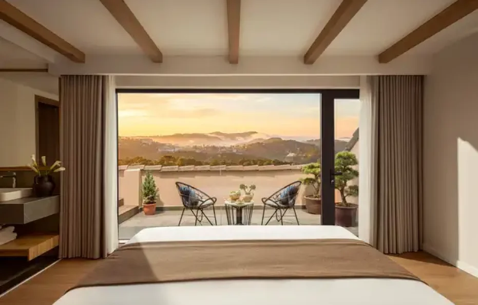 Grand Suite Valley View with Balcony