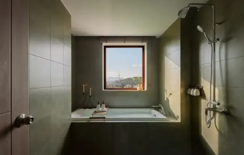 Grand Suite Valley View with Balcony